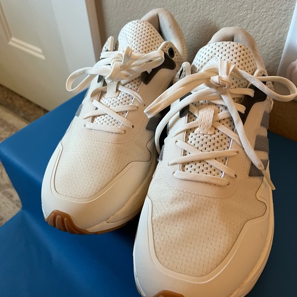 ZNCHILL Adidas Casual Sneakers - Size 8.5 - Picture 3 of 4